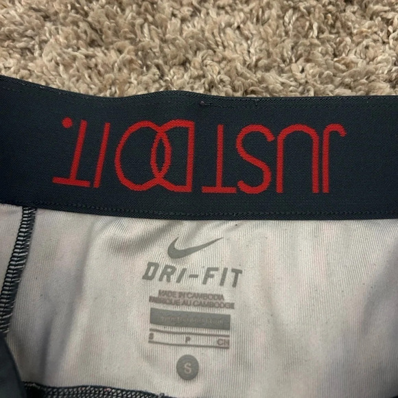 Capri Nike leggings - Picture 2 of 2